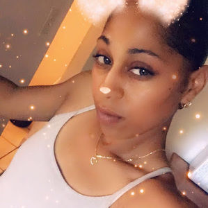 Meet your Posher, Dee dee